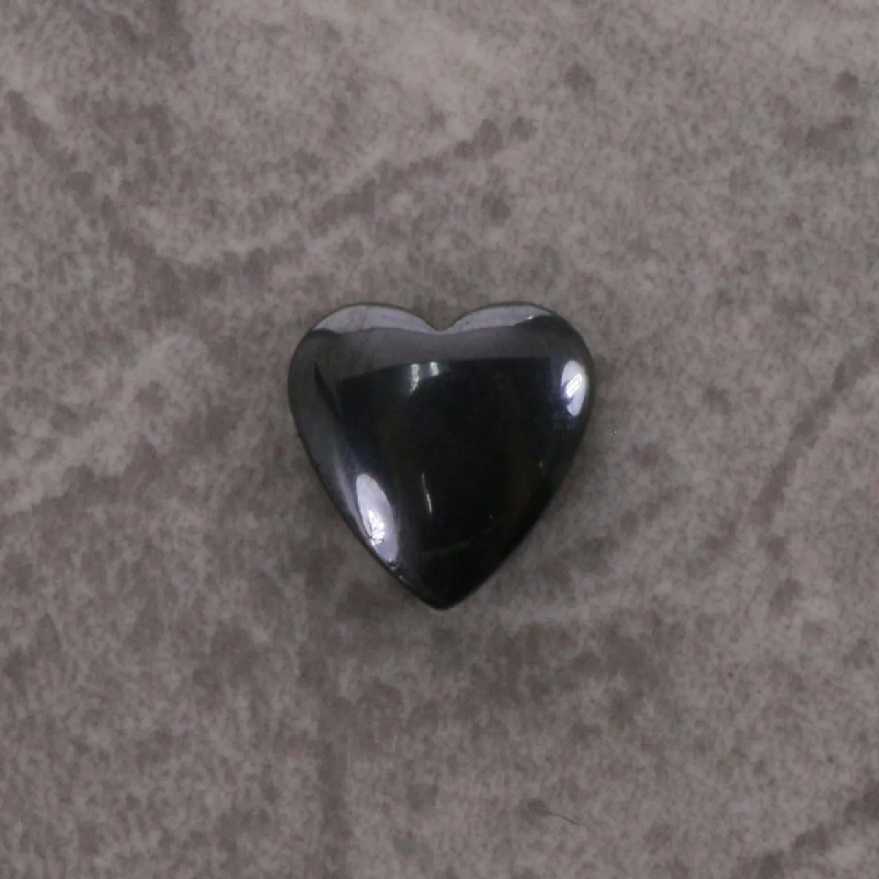 8mm Magnetic Hematite Puff Heart Mh26