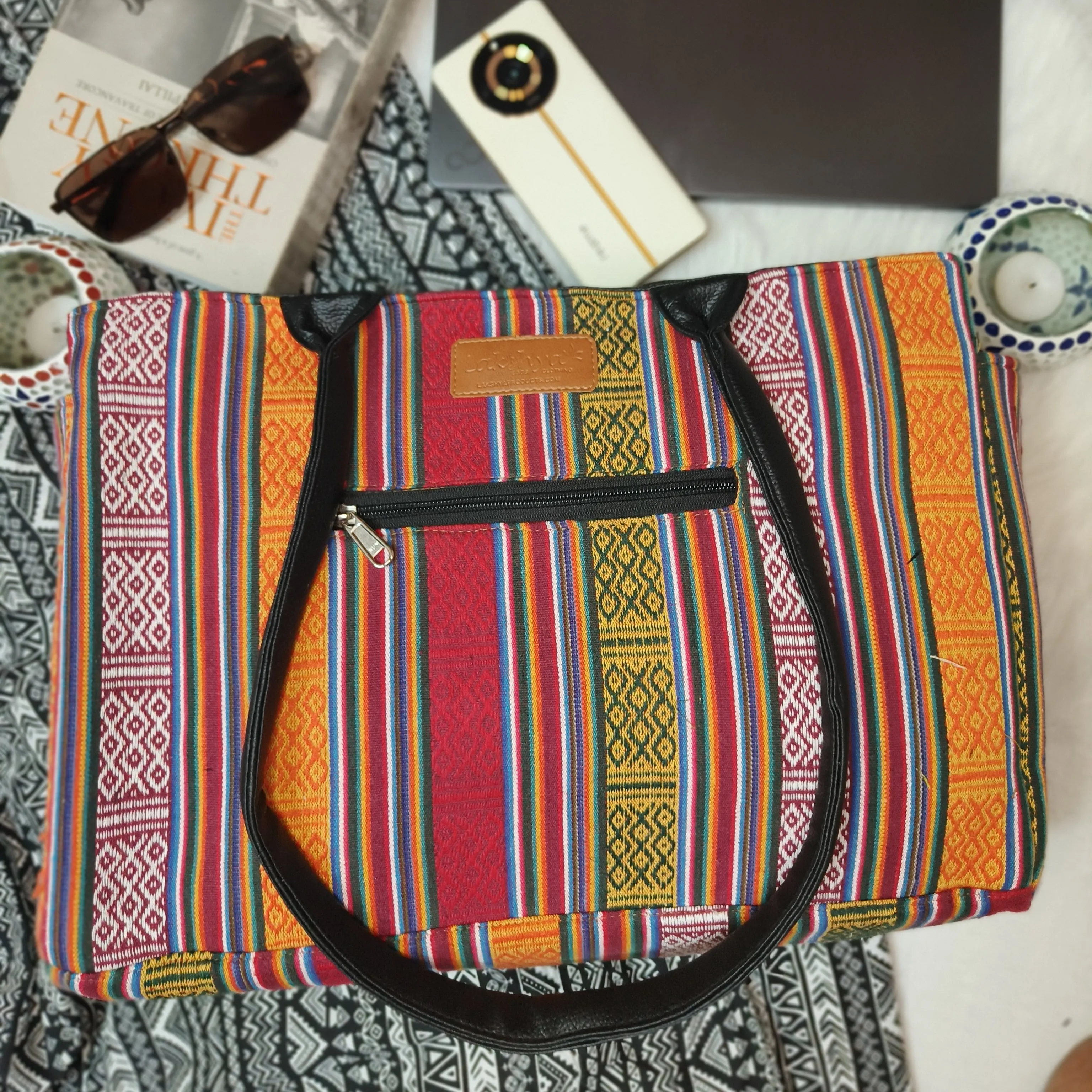Chic Laptop Totes Multicolour Prints.