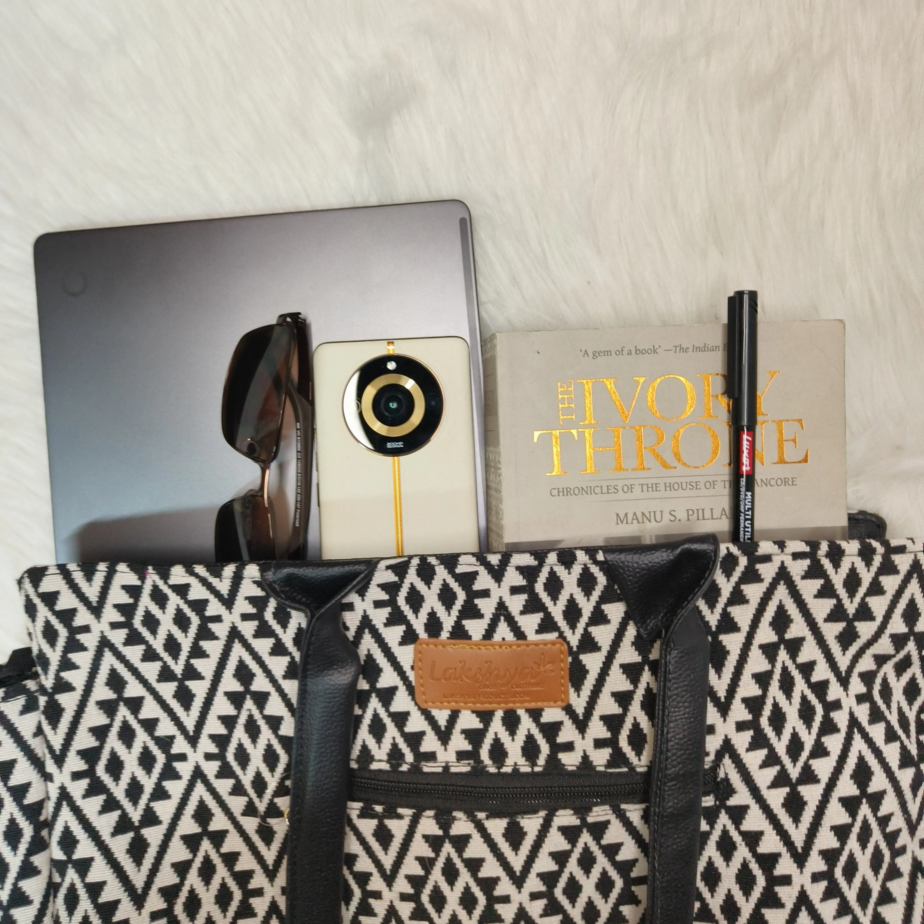 Chic Laptop Totes Multicolour Prints.