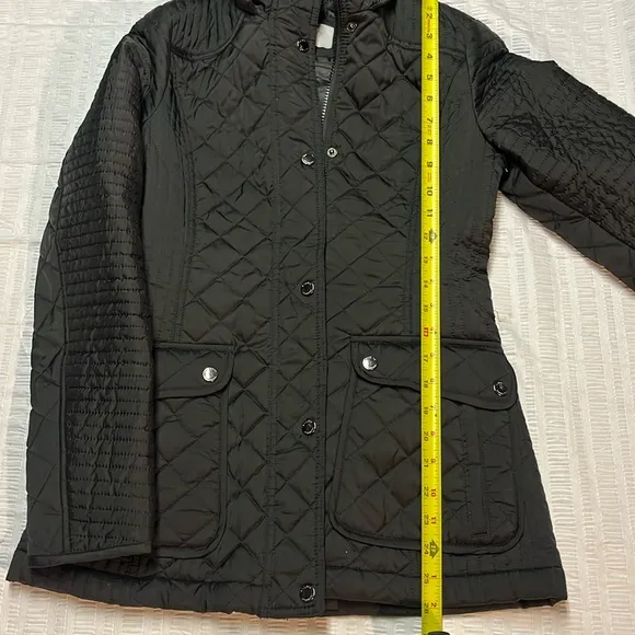 Laundry by Shelli Segal quilted lighter weight cold weather jacket. Black.