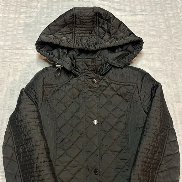 Laundry by Shelli Segal quilted lighter weight cold weather jacket. Black.