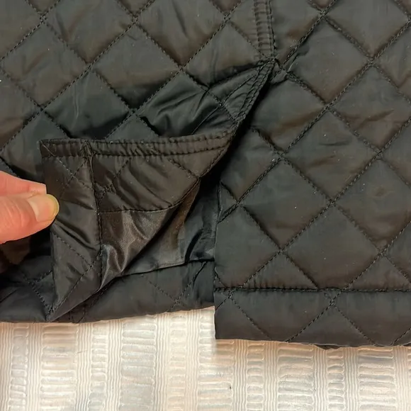 Laundry by Shelli Segal quilted lighter weight cold weather jacket. Black.