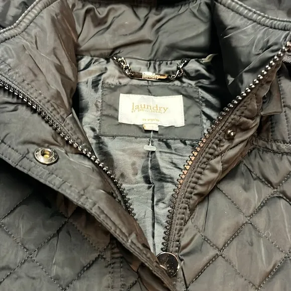 Laundry by Shelli Segal quilted lighter weight cold weather jacket. Black.
