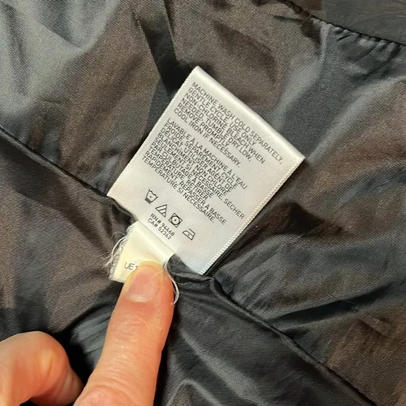 Laundry by Shelli Segal quilted lighter weight cold weather jacket. Black.