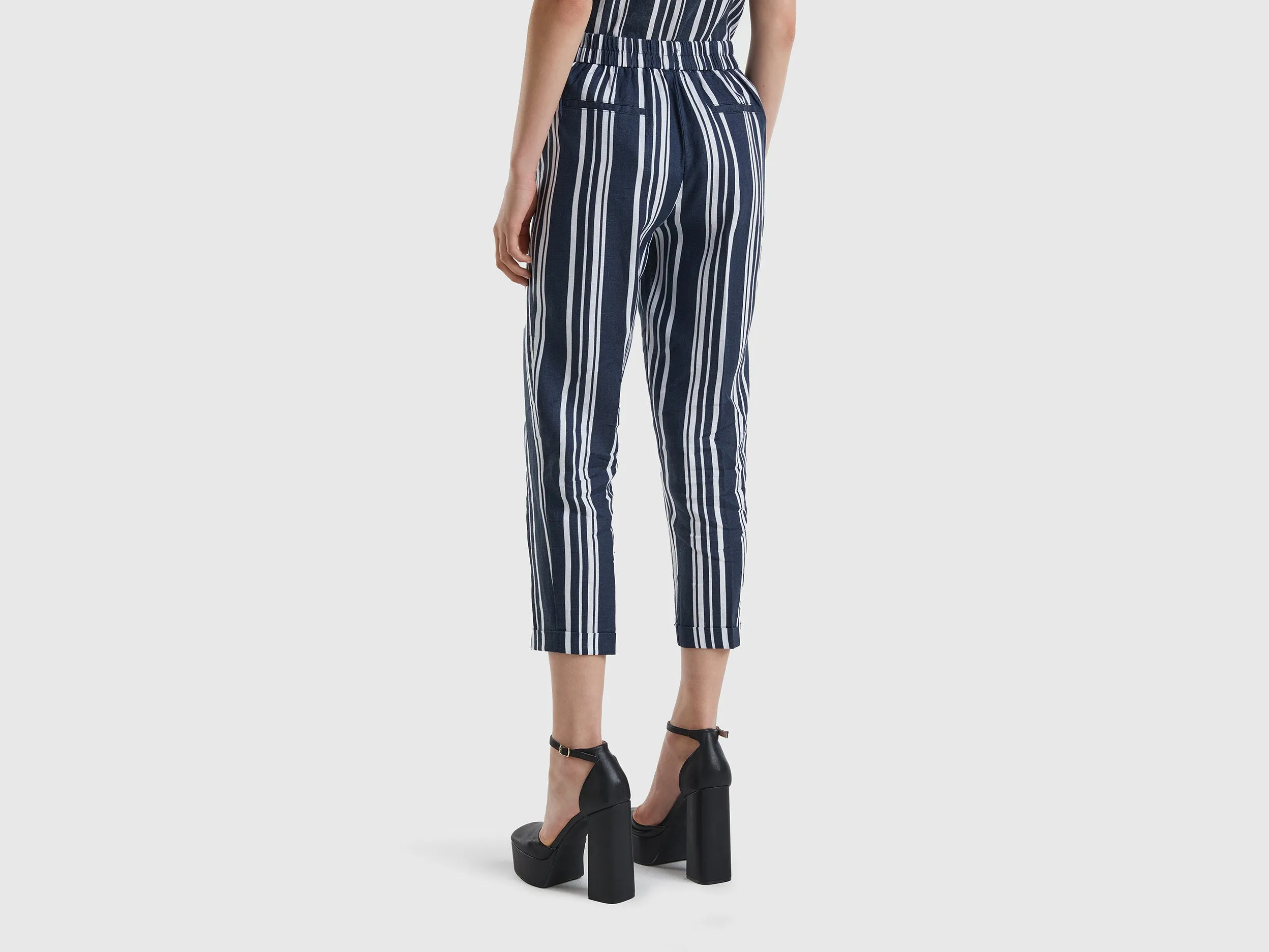 Patterned Cropped Tapered Fit Blue Linen Trousers