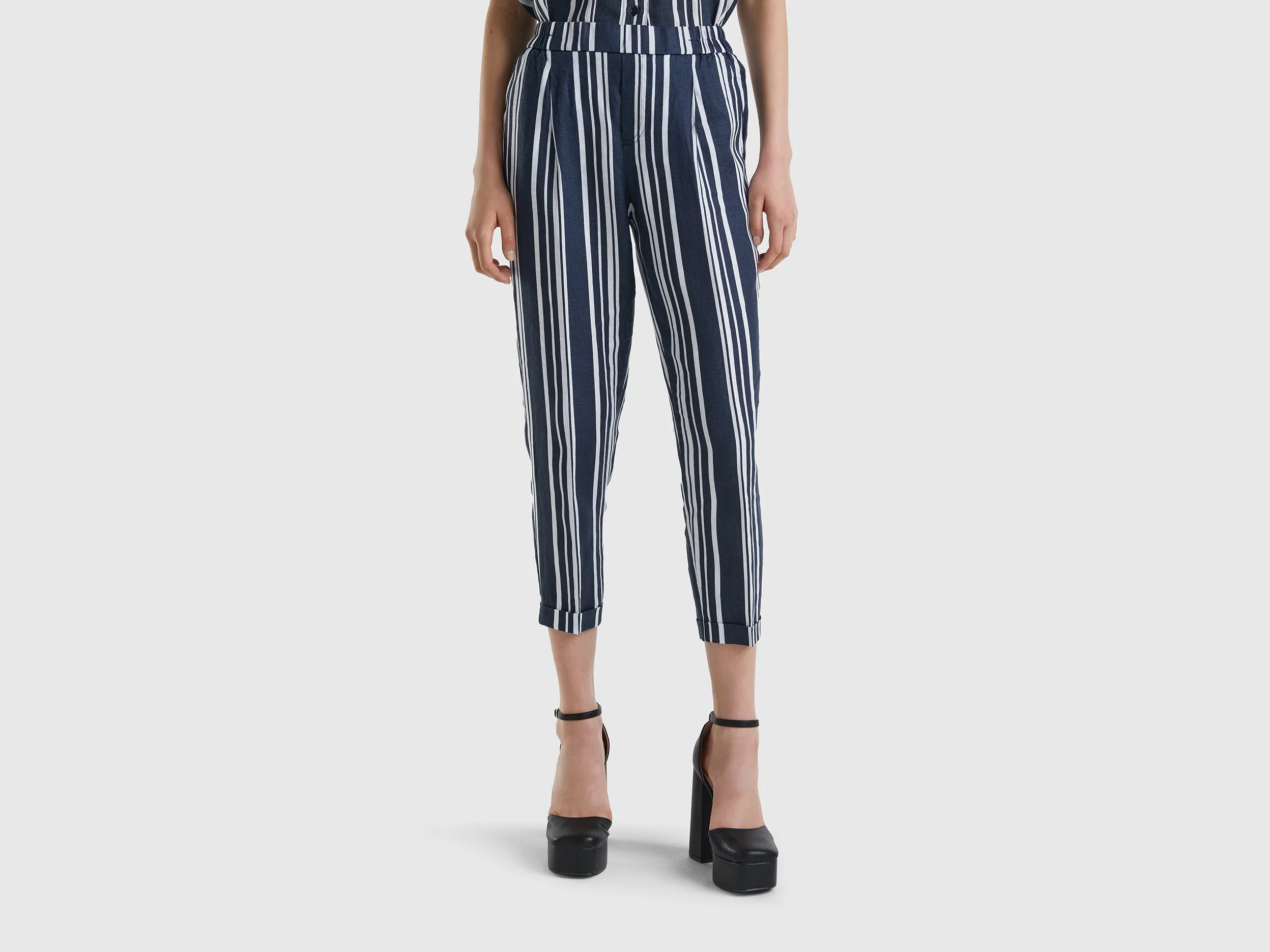 Patterned Cropped Tapered Fit Blue Linen Trousers