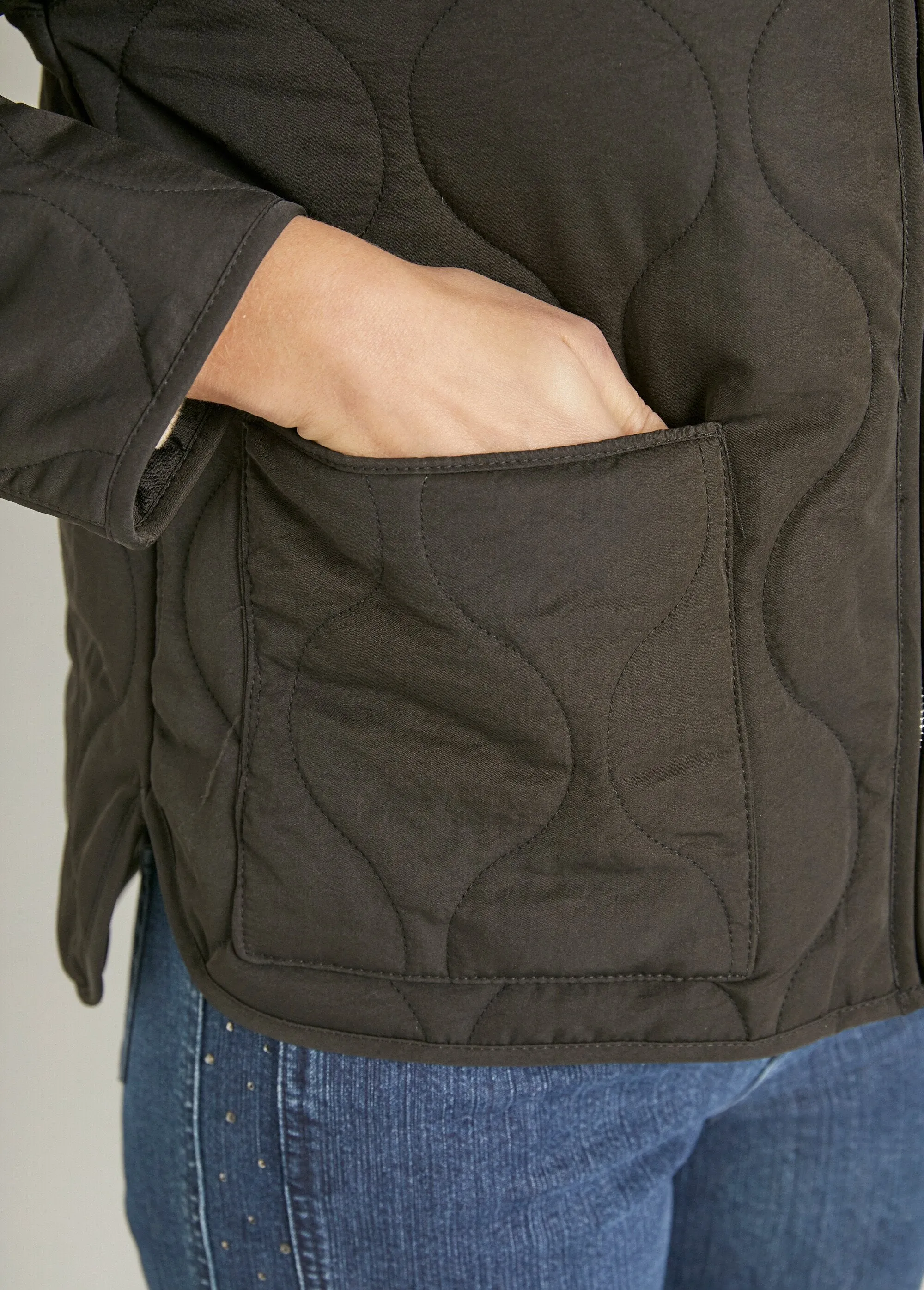 Plain quilted jacket with zipper and topstitching