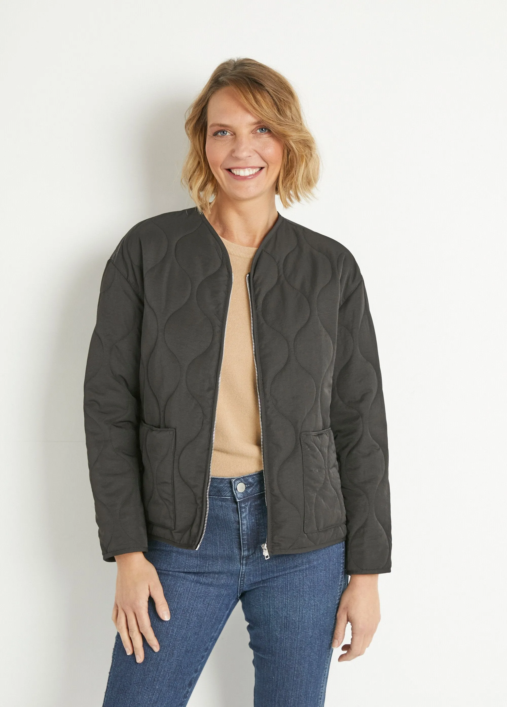 Plain quilted jacket with zipper and topstitching