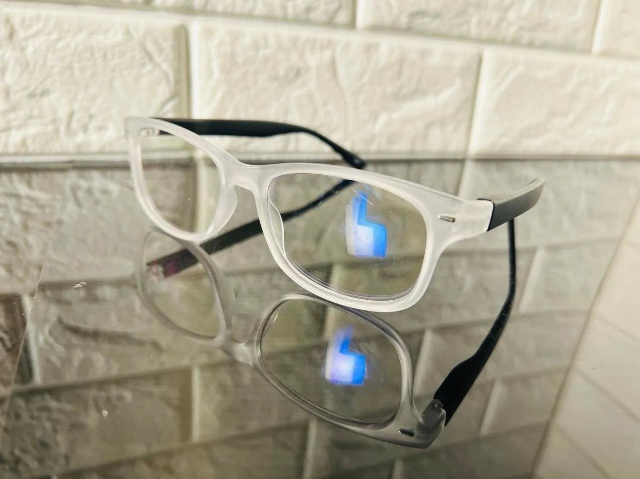 Unisex Fashion Blue Light Blocking Glasses, Readers- White/Black sides - 0.75