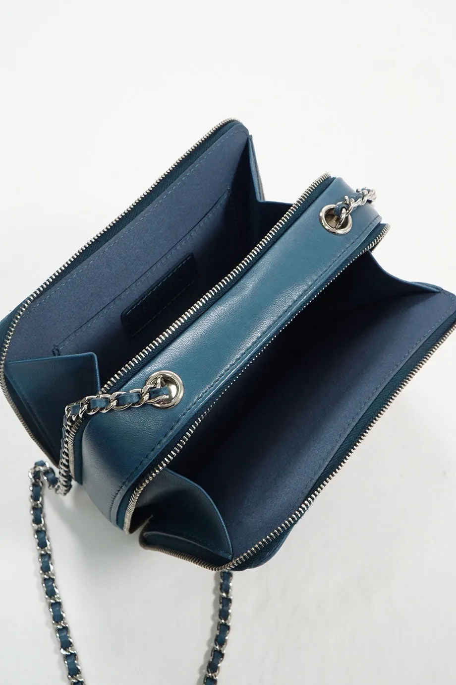 [WB5165] Chanel | Cross-Body Bag